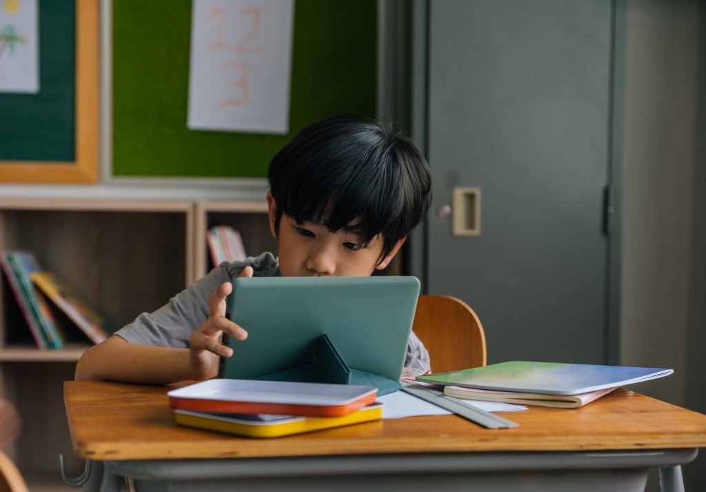 Anak Tidak Fokus Saat Sekolah Online? Coba 8 Tips Ini untuk Mengatasi Burnout