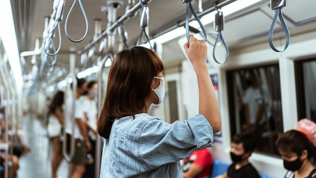 Aman Menggunakan Transportasi Umum di Era New Normal